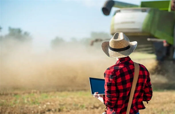 農(nóng)機(jī)觸摸屏的應(yīng)用 農(nóng)機(jī)觸摸屏的應(yīng)用